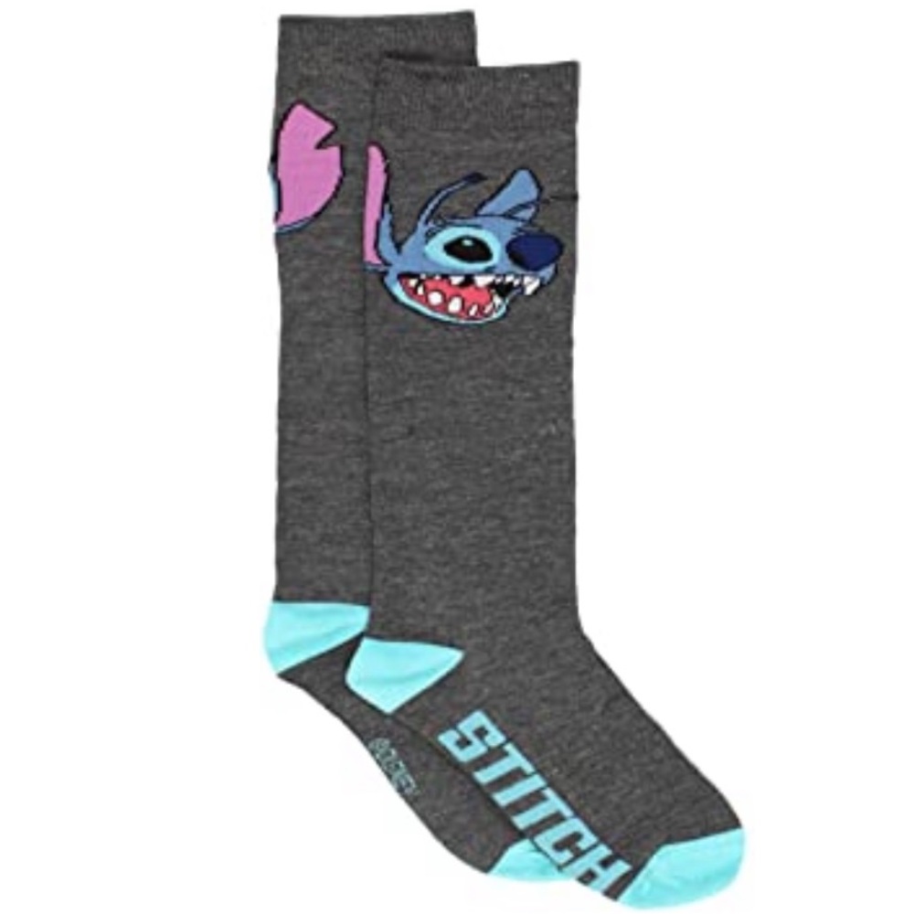 stitch socks!! 💙💓